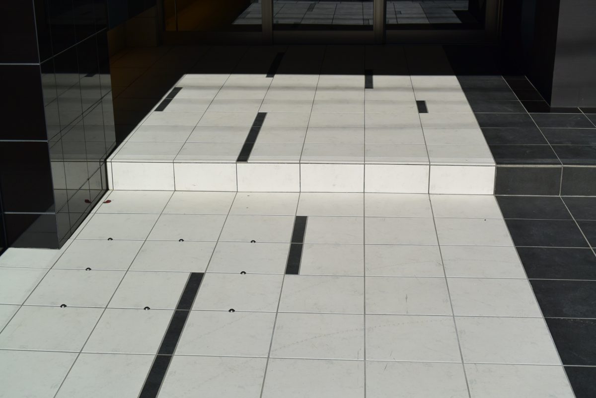 ネオメトロ 床タイル マンションエントランス施工例 長江陶業株式会社